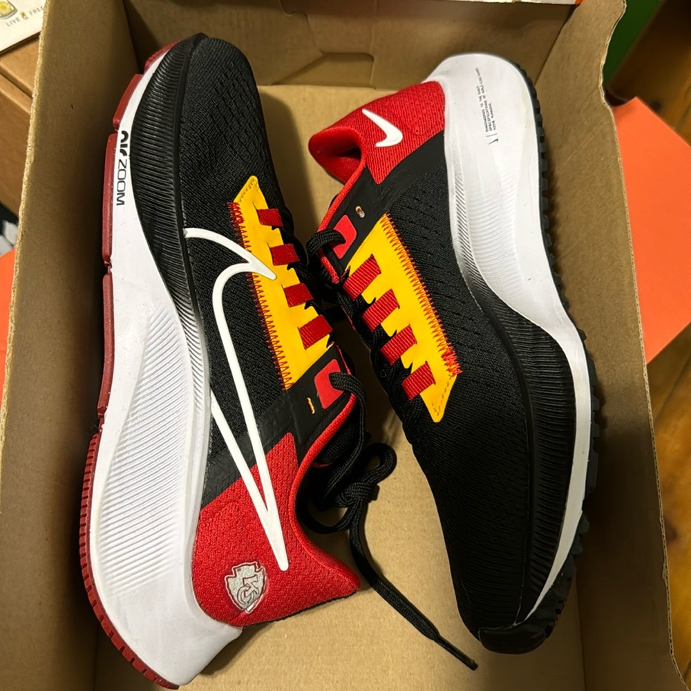 Nike air zoom Pegasus Kansas City chiefs sneakers size men’s 4.5 (women’s 5.5)